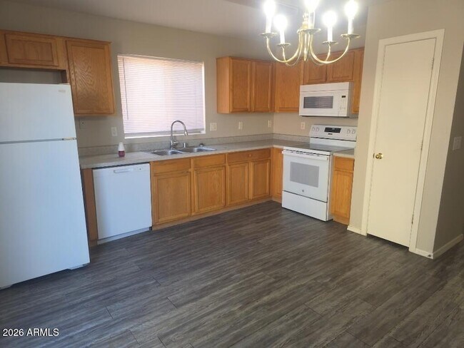 Foto del edificio - 23942 W Lasso Ln