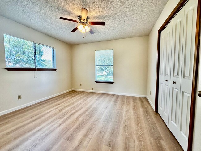 Building Photo - 580 Rimrock Rd