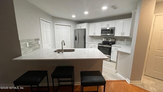 Foto del edificio - 800 Ironwood Dr