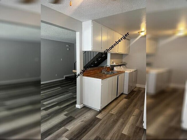 Building Photo - 641 Oakwood Dr. # 3