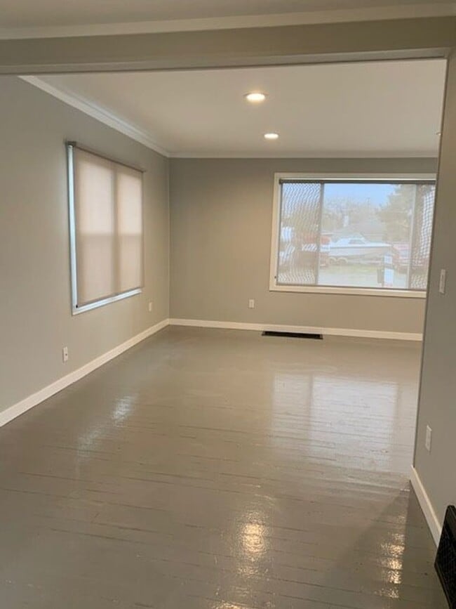 Building Photo - Renovated Modern Duplex
