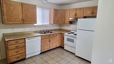 Building Photo - 692 N 400 W