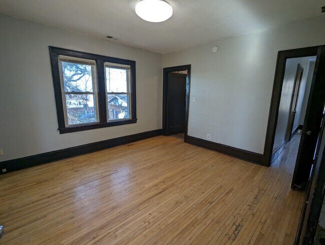 Main entry/living room - 721 Plum St