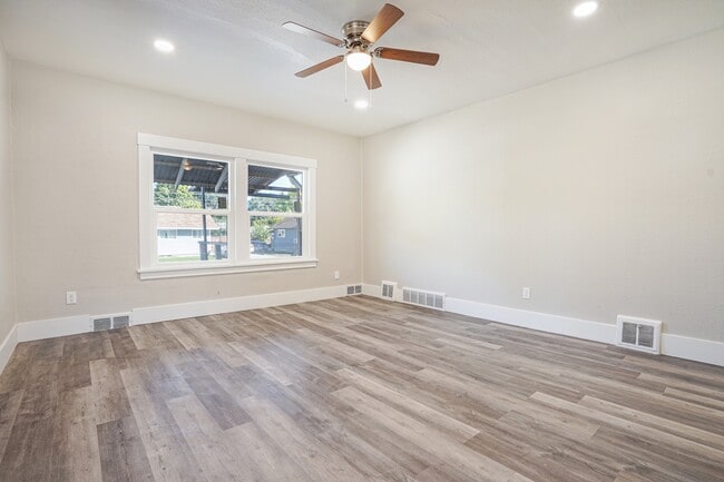 Building Photo - 1601 Miller Ave