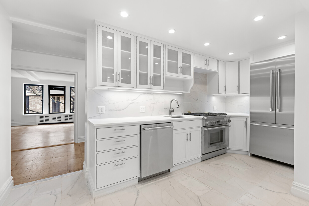 Primary Photo - 111 E 88th St