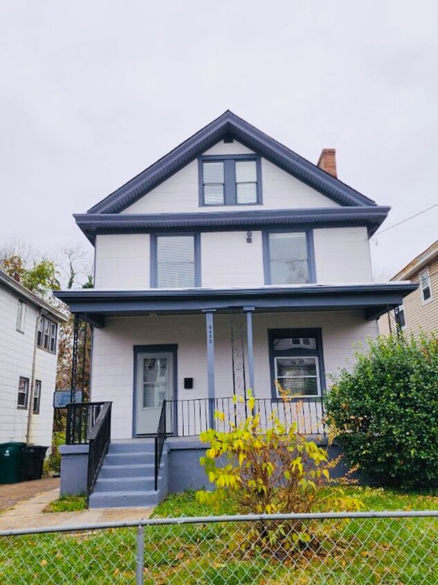 Primary Photo - 6 bed-1.5 bath Updated home in Walnut Hills