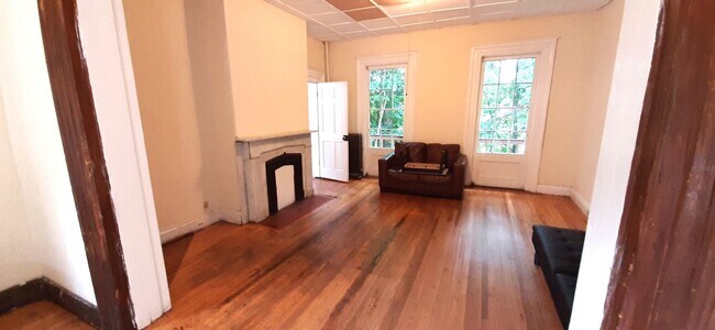 Building Photo - 117 Hudson St