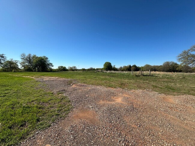 Foto del edificio - 3 Bed, 2.5 Bath, 2 Car Garage on 15 acres