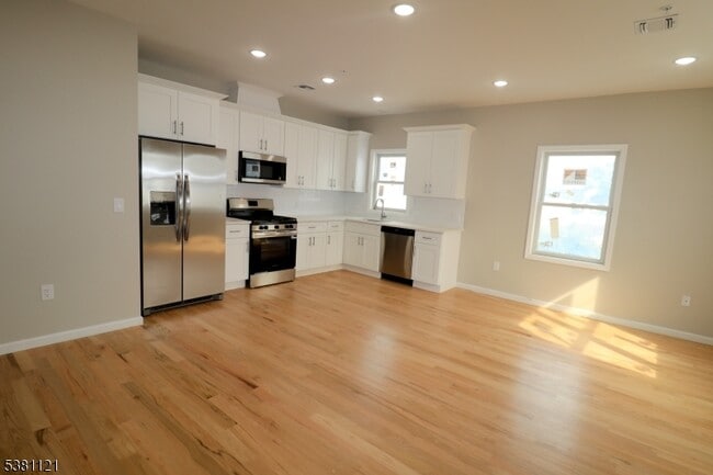 Building Photo - 385 Lafayette St