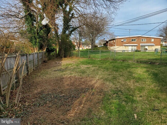 Foto del edificio - 2444 Forest Green Rd