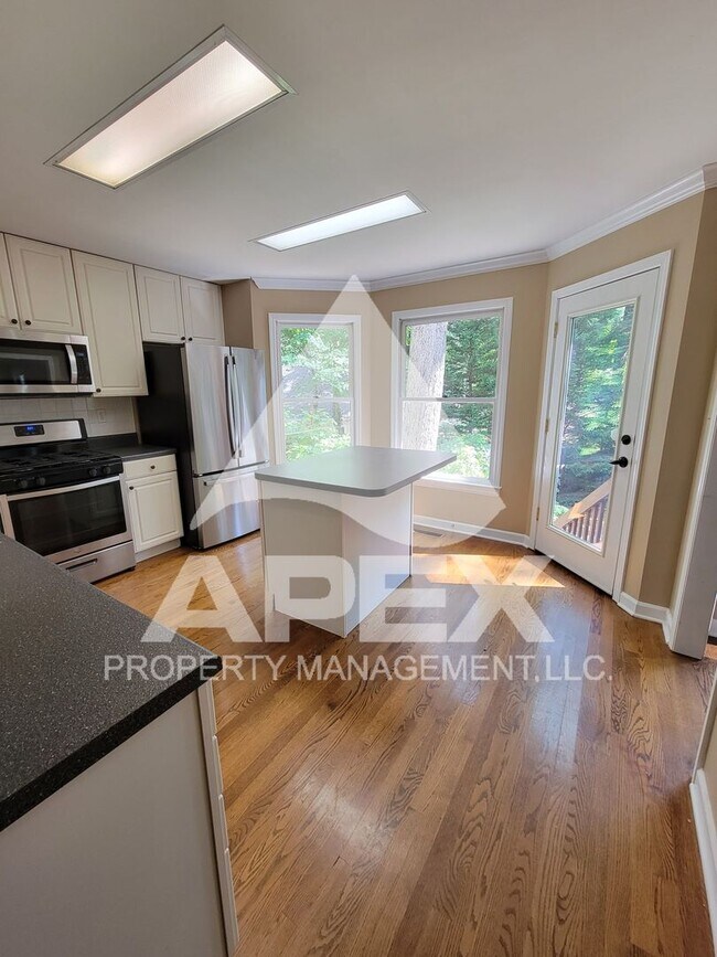 Foto del edificio - Beautiful 3/4 Bd - 2.5 Ba Brick 2-Story Si...