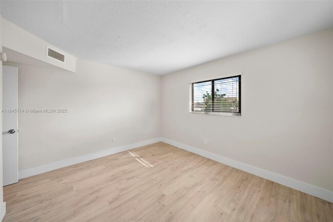 Building Photo - 1310 W 29th St