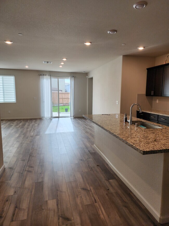 Building Photo - 2136 Knotty Pine Way