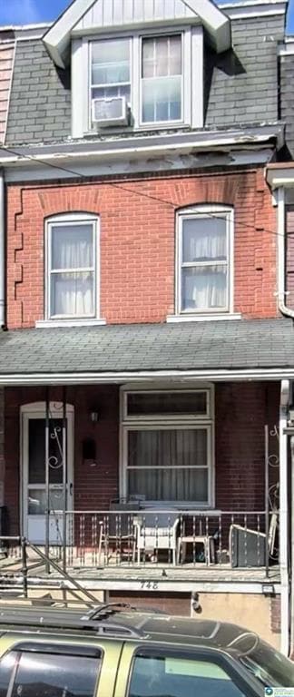 Building Photo - 748 S Hall St