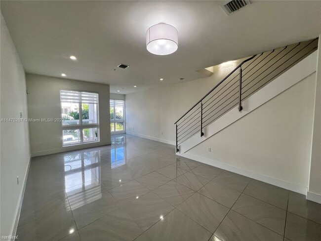 Foto del edificio - 3 br, 3 bath House - 10260 NW 63rd Ter Apt...