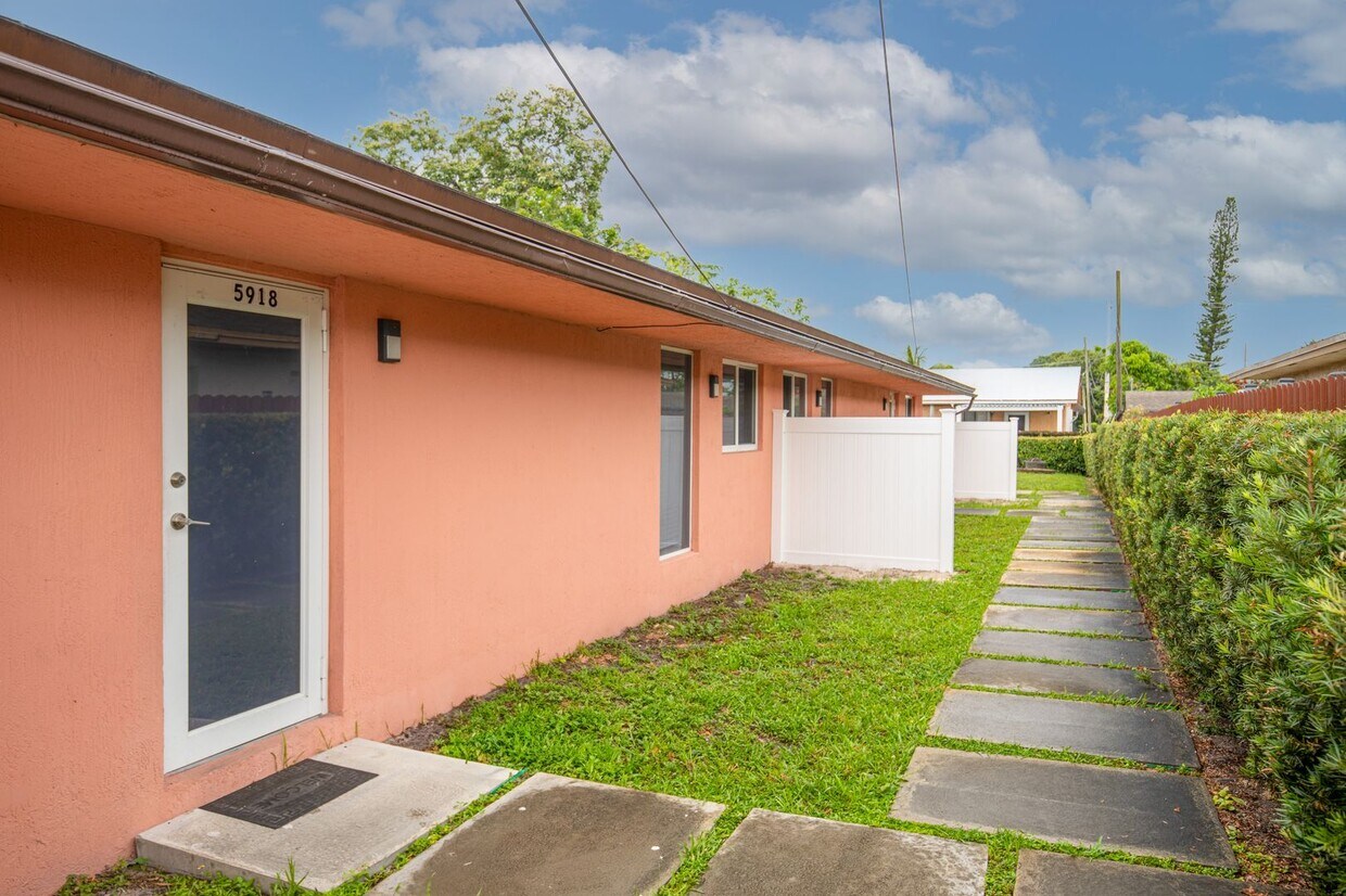 Foto principal - 5918 Pierce St