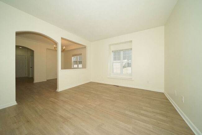 Building Photo - 4 Bedroom in Carmel