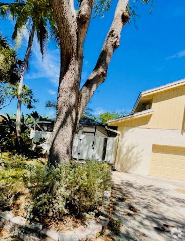 Building Photo - 12533 Woodmill Dr