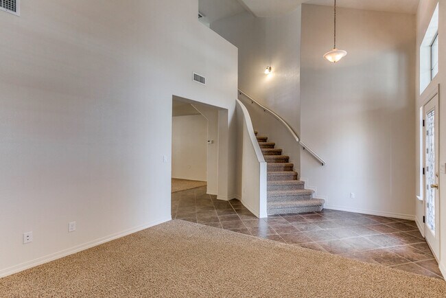 Building Photo - Beautiful 5 Bedroom Eastside Home with Ref...