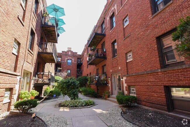 Building Photo - 921 W Sunnyside Ave