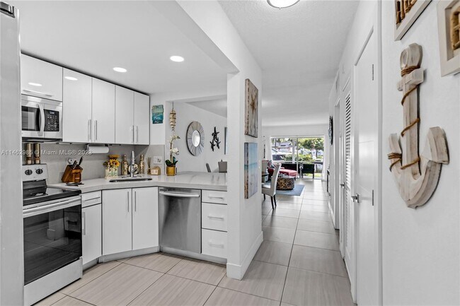 Building Photo - 455 Paradise Isle Blvd