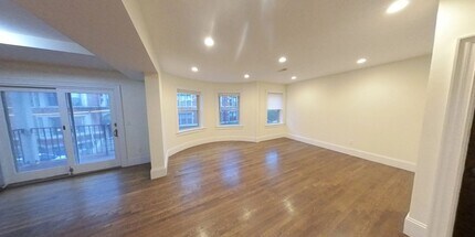 Building Photo - 27 Commonwealth Terrace