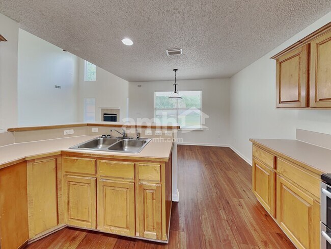 Foto del edificio - 3127 Majestic Oaks Ln