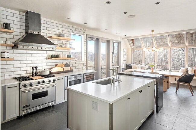 Foto del edificio - 399 Maple Ridge Ln