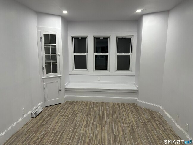 Building Photo - 112 Hawthorne Ave