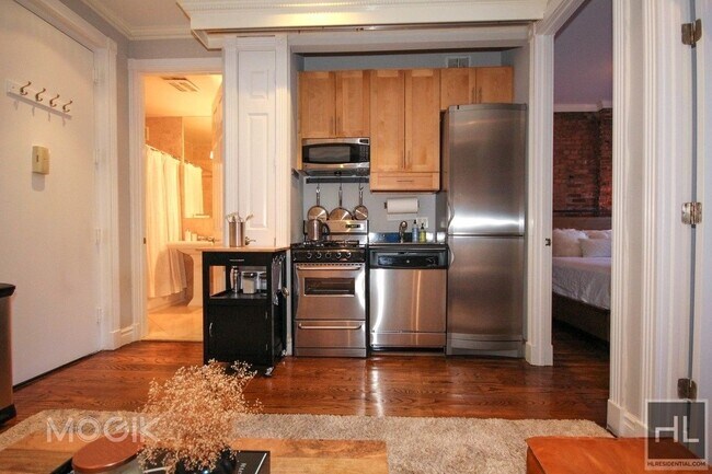 Foto del edificio - E 1ST ST.