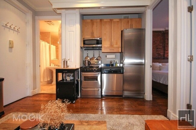 Building Photo - E 1ST ST.