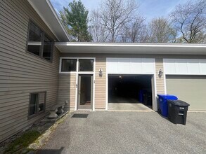 Building Photo - 3 Robinson Dr
