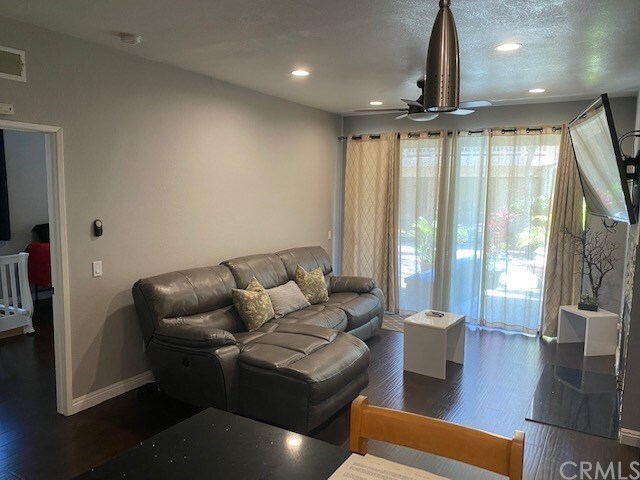 Foto del edificio - 10631 Lakeside Dr S