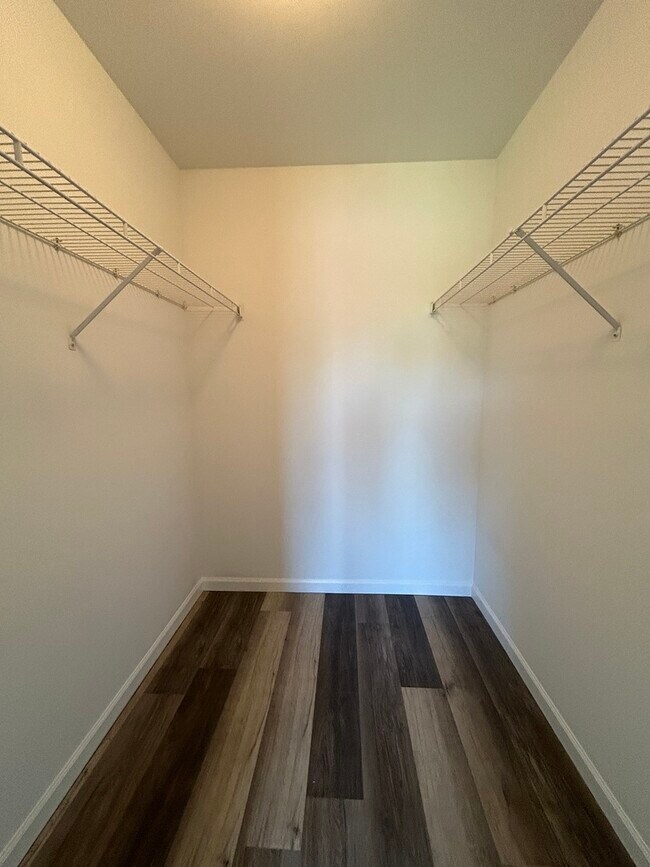 213 Glengarry Dr Unit 210, Bloomingdale, IL 60108 Condo for Rent in