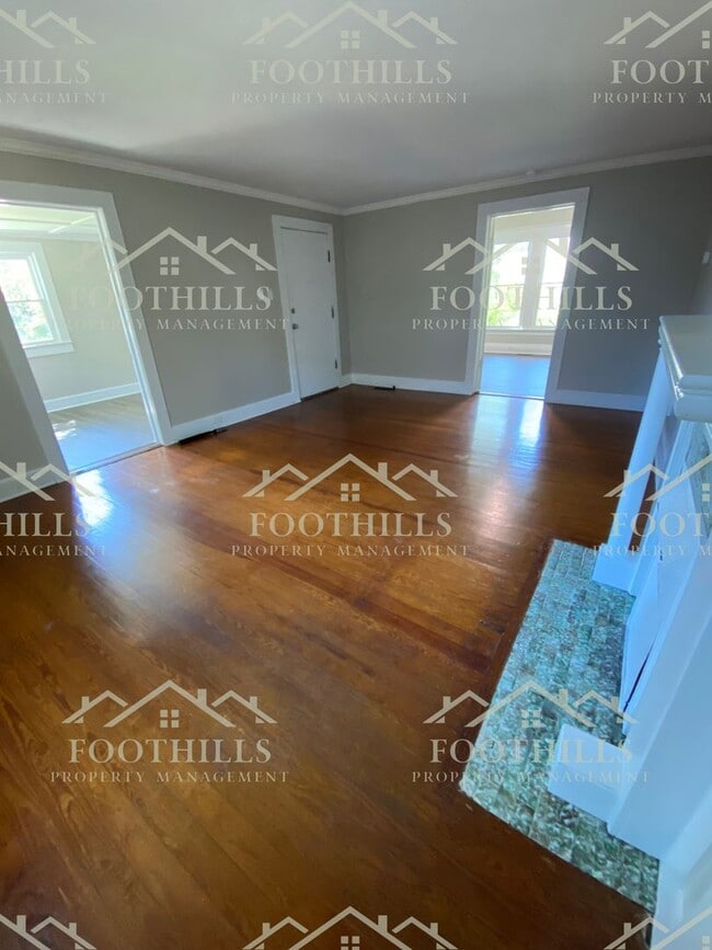 Building Photo - Newly Renovated 3-Bedroom Home in Downtown...