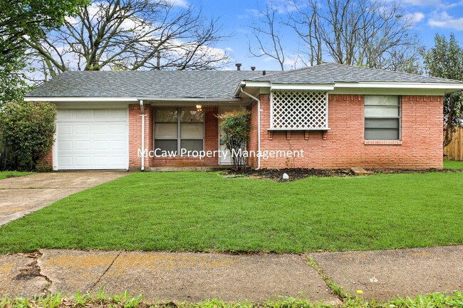 Building Photo - 3/1/1 Home in Dallas!