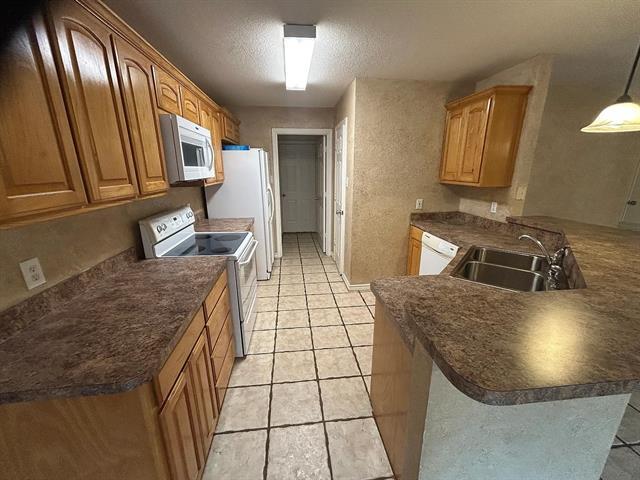 Building Photo - 616 N Ave C