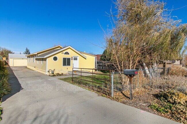 Building Photo - 304 E Lincoln Ave