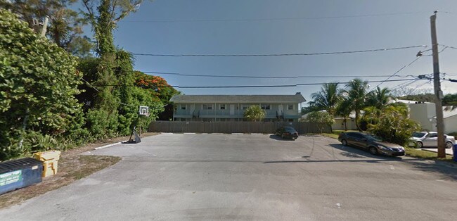 Rentable edificio de seis apartamentos - 1887 Juno Rd