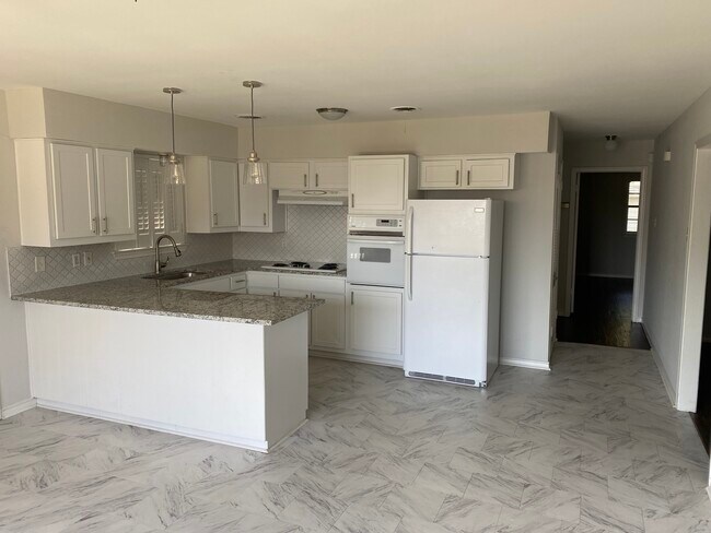 Kitchen - 10843 Marchant Cir