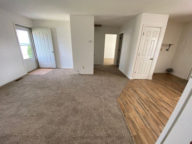 Foto del edificio - 2-Bedroom/1-Bathroom Duplex in Spencer