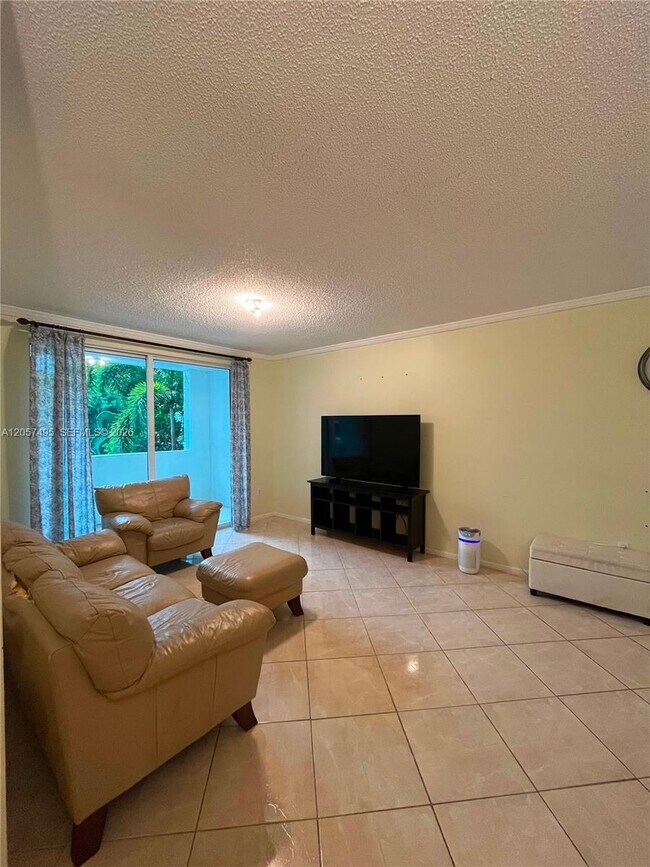 Foto del edificio - 17145 N Bay Rd