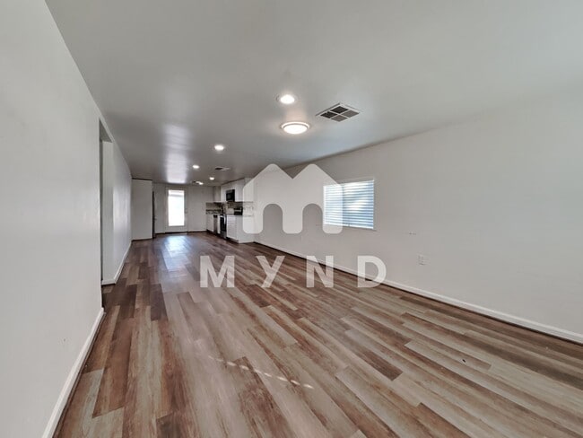 Building Photo - 2726 W Durango St