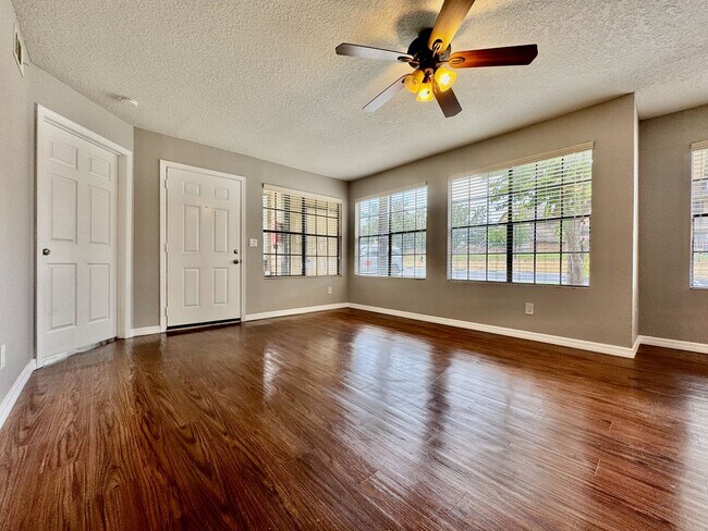 Building Photo - 2/2 Condo in Gated Lakefront Community ~ G...