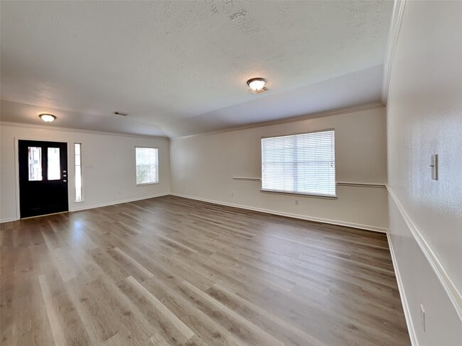 Foto del edificio - 3043 Crestbrook Bend Ln