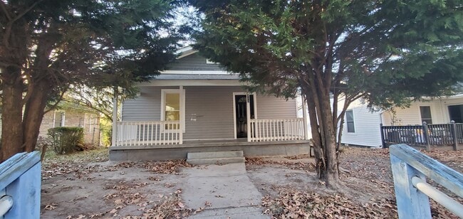Building Photo - 3 Bedroom 1 Bathroom House