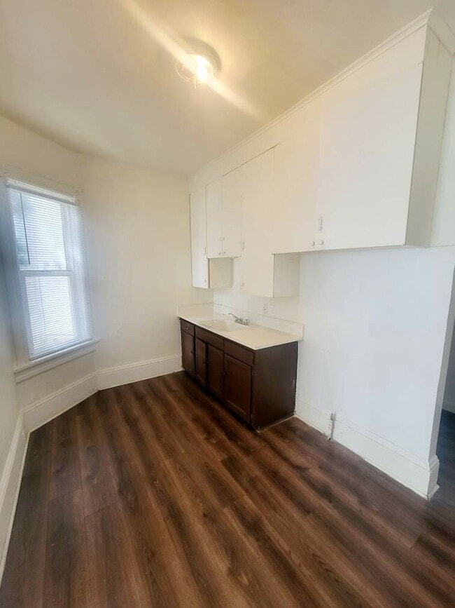 Building Photo - 1 bedroom, 1 bath