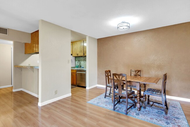 Building Photo - Large 2-bedroom, 2 bath condo ready for mo...