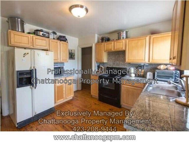 Building Photo - Convenient Duplex Unit in East Ridge