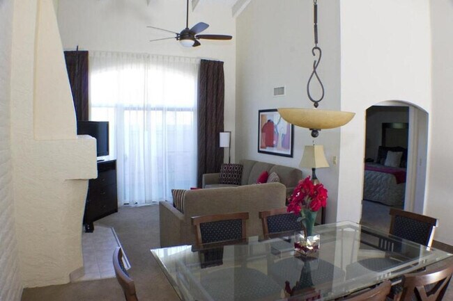 Foto del edificio - 6302 E Camelback Rd